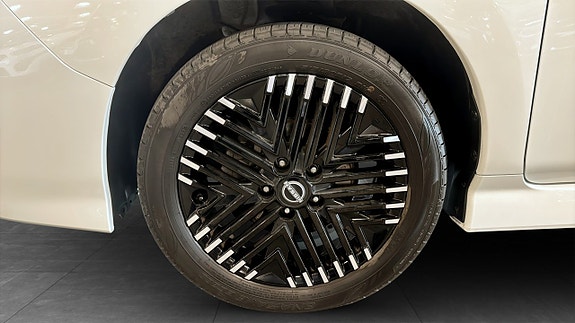 Nissan Leaf 9 of 19