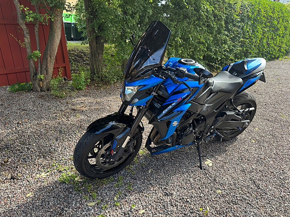 Suzuki GSX-S750 4 of 5