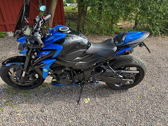 Suzuki GSX-S750 2 of 5