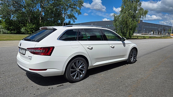 Skoda Superb 4 of 5