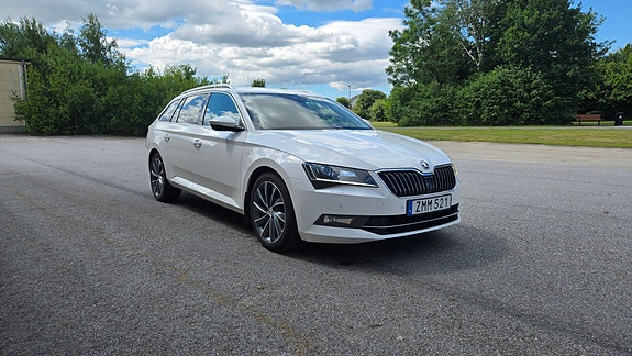 Skoda Superb 2 of 5