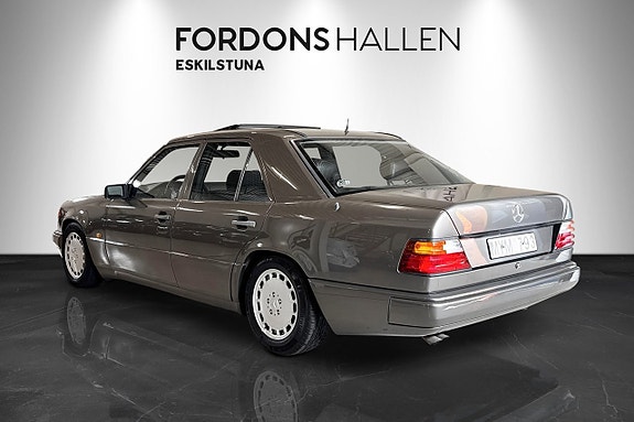 Mercedes-Benz 300 E 5 of 5