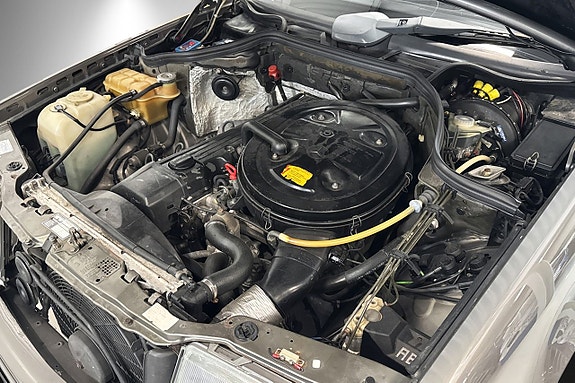 Mercedes-Benz 300 E 18 of 18