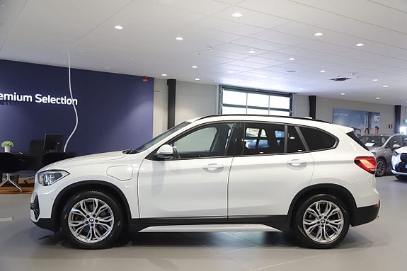 BMW X1 4 of 5