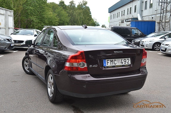 Volvo S40 2 of 5
