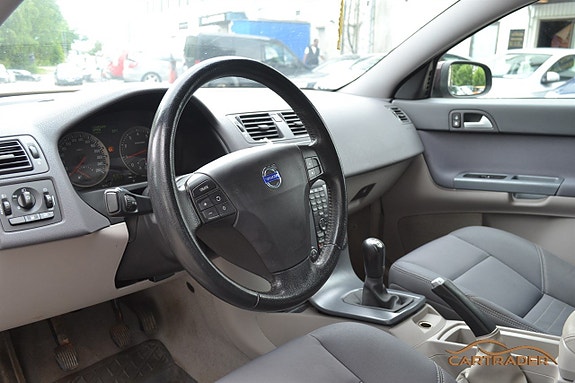 Volvo S40 7 of 11