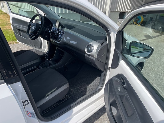 Volkswagen UP! 5 of 5