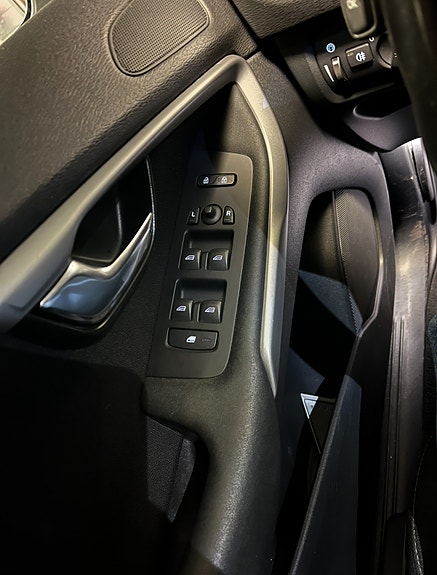 Volvo V40 13 of 13