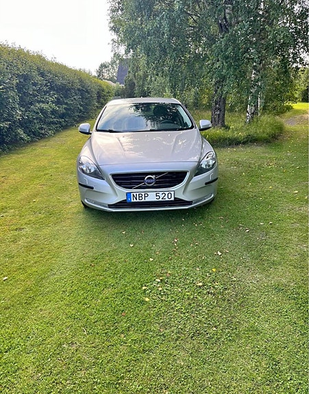 Volvo V40 2 of 13