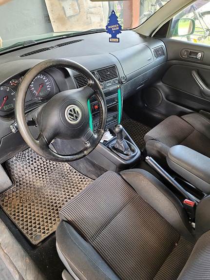 Volkswagen Golf IV 2 of 3