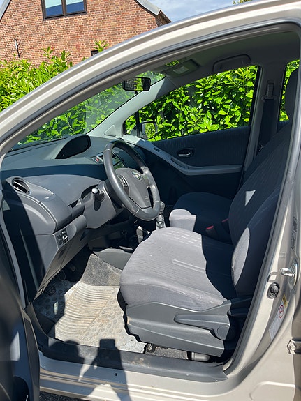 Toyota Yaris 5 of 5