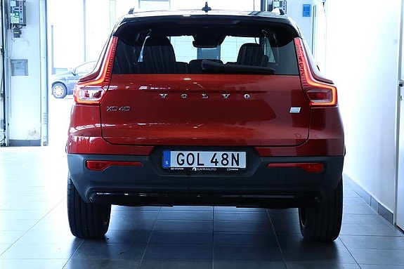 Volvo XC40 4 of 5