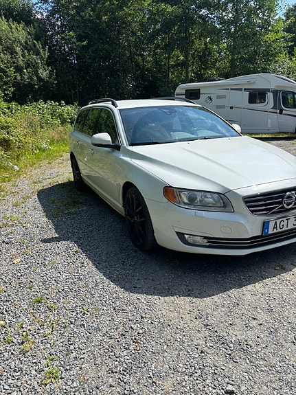 Volvo V70 2 of 5
