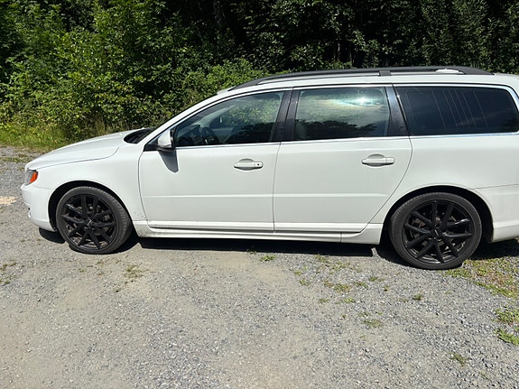 Volvo V70 4 of 5