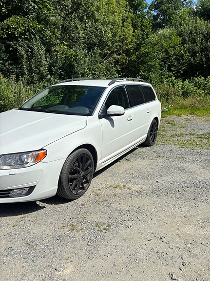 Volvo V70 3 of 5