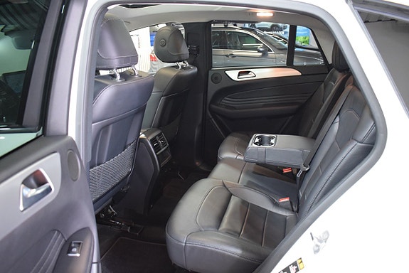 Mercedes-Benz GLE400 14 of 23
