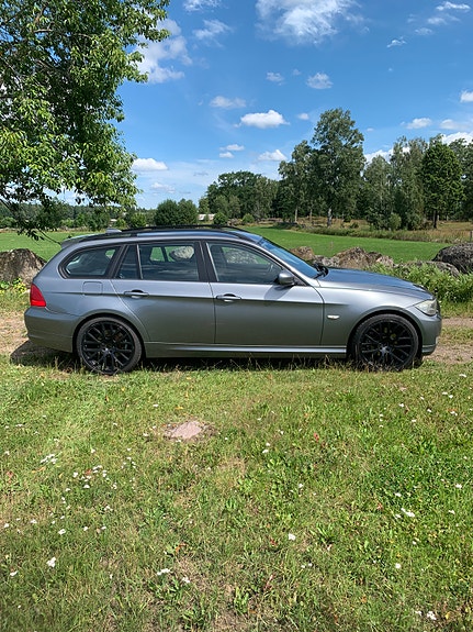 BMW 320d 2 of 5