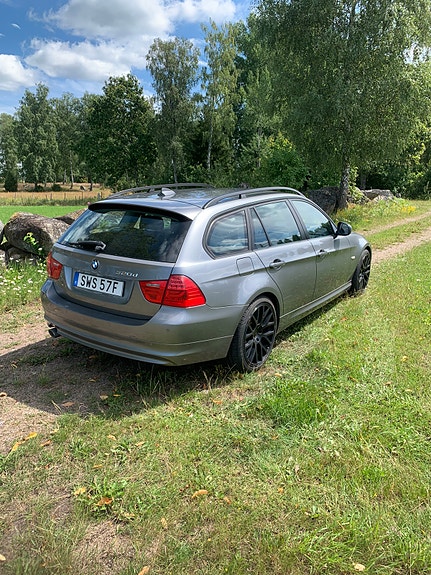 BMW 320d 3 of 5