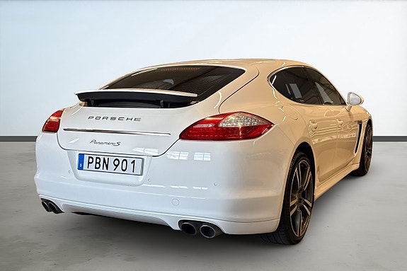 Porsche Panamera S 5 of 5