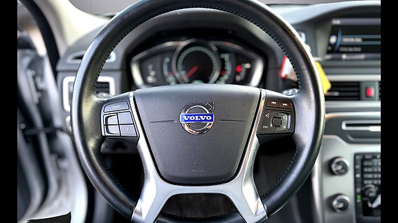 Volvo V70 4 of 23