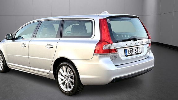Volvo V70 10 of 23