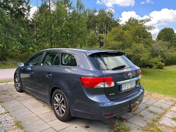 Toyota Avensis 4 of 5