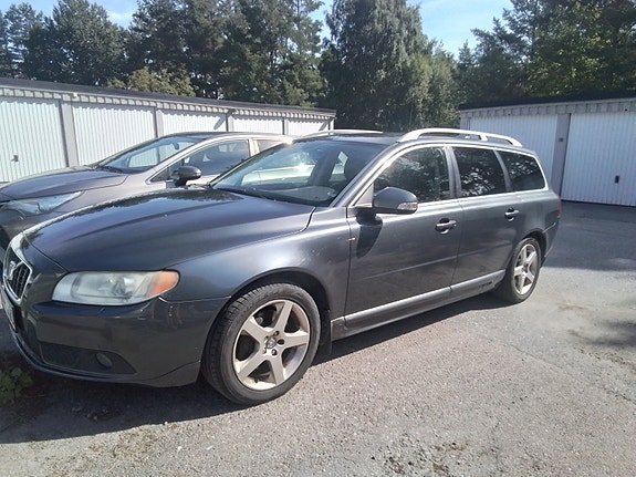 Volvo V70 3 of 5