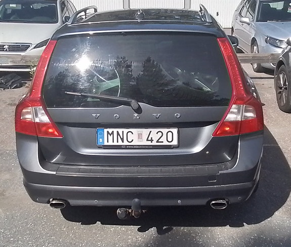 Volvo V70 2 of 5
