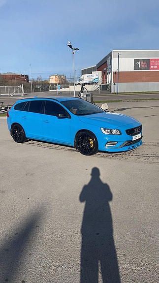 Volvo V60 2 of 3