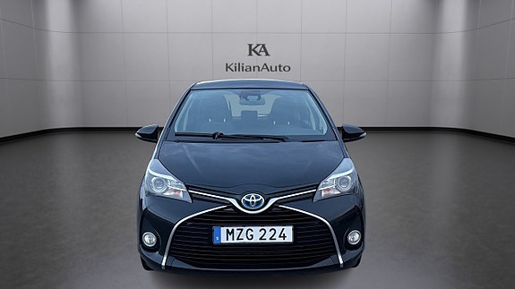 Toyota Yaris 8 of 18