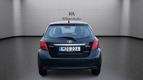 Toyota Yaris 4 of 18