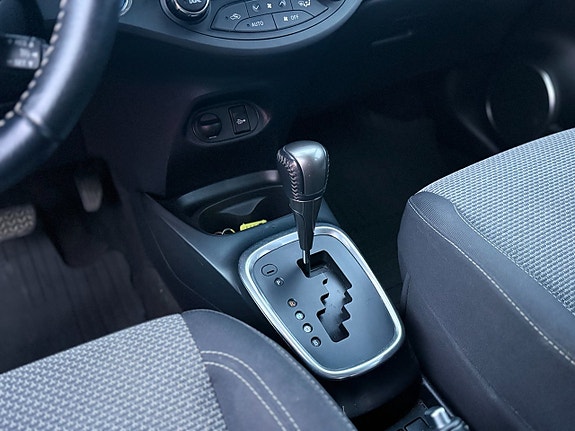 Toyota Yaris 12 of 18