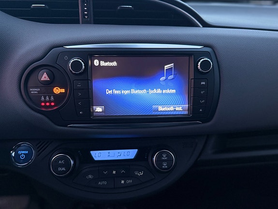Toyota Yaris 11 of 18