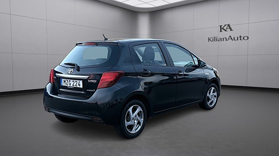 Toyota Yaris 3 of 18