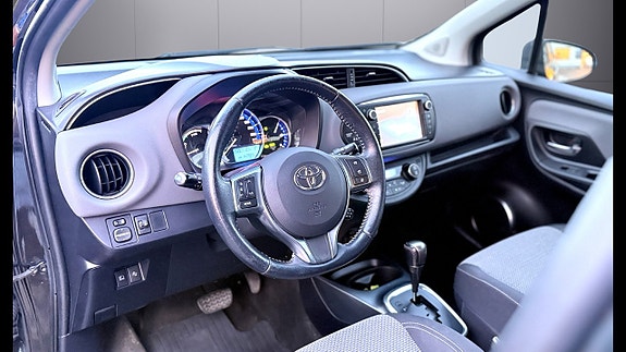 Toyota Yaris 9 of 18
