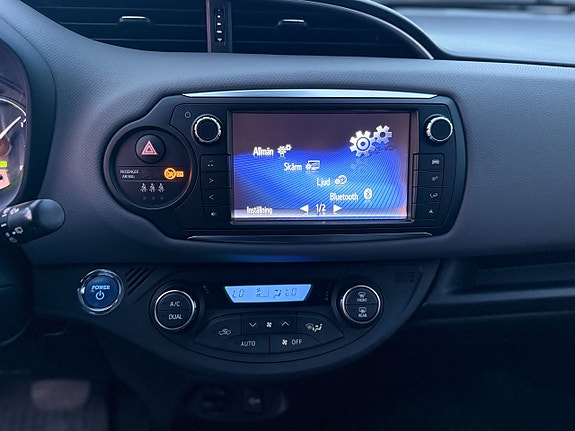 Toyota Yaris 14 of 18