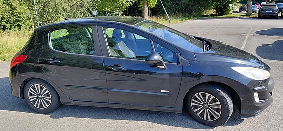 Peugeot 308 3 of 5