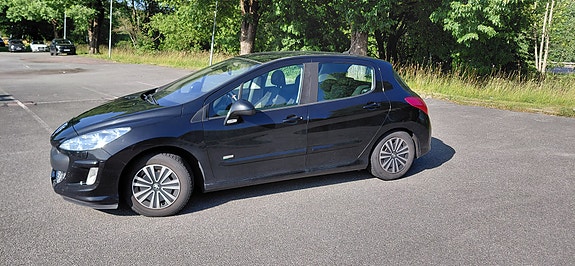 Peugeot 308 2 of 5