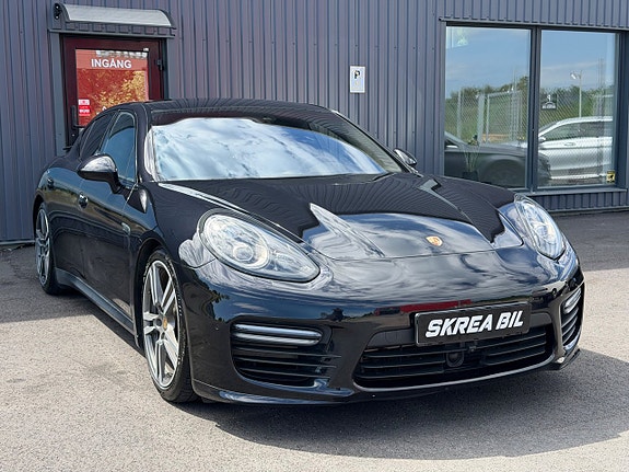 Porsche Panamera GTS 3 of 5