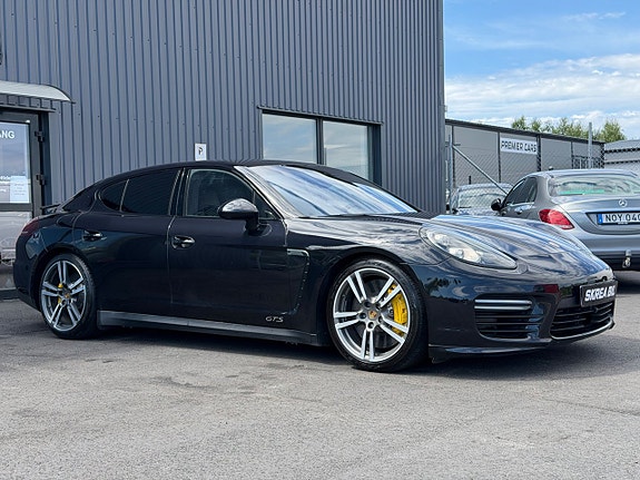 Porsche Panamera GTS 4 of 5