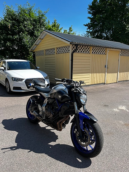 Yamaha MT-07 2 of 3