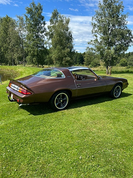 Chevrolet Camaro 2 of 4