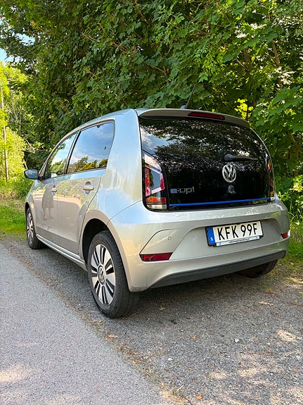 Volkswagen e-Up! 3 of 5