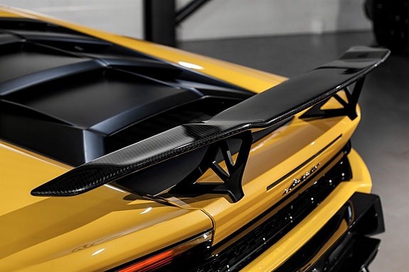 Lamborghini Huracan 13 of 24