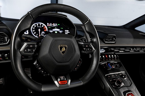 Lamborghini Huracan 19 of 24