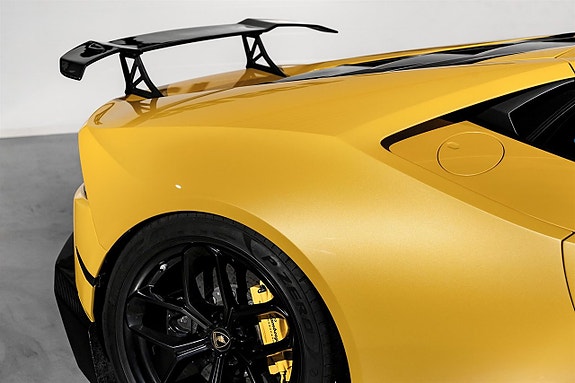 Lamborghini Huracan 12 of 24
