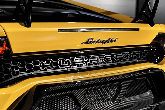 Lamborghini Huracan 10 of 24