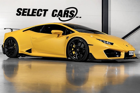 Lamborghini Huracan 2 of 5