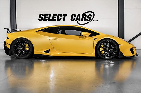 Lamborghini Huracan 3 of 5