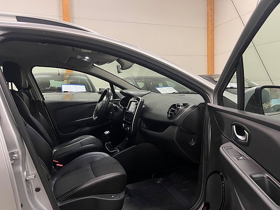 Renault Clio 9 of 17